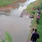Temuan jenazah wanita tanpa busana di sungai Palopo (Liputan6.com/Fauzan)