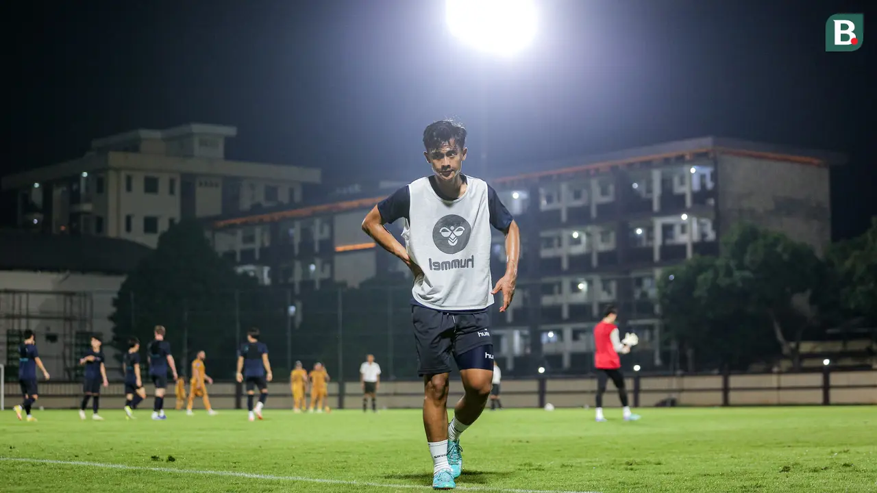 Foto: Pratama Arhan Urung Main saat Suwon FC Jajal Bhayangkara FC di Laga Uji Coba