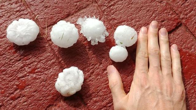 Hujan es di Sydney (Twitter: Tungsten_W)