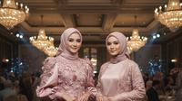 Gamis Formal Satin Kombinasi Lace. Foto: Gemini