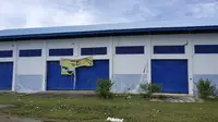 Penampakan gedung mobar di Nagan Raya, yang pembangunannya diduga asal jadi (Liputan6.com/Ist)
