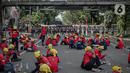 Massa aksi yang tergabung dalam Aliansi Gerakan Buruh Bersama Rakyat (Gebrak) bersama mahasiswa saat menggelar aksi unjuk rasa di kawasan Patung Kuda, Jakarta, Sabtu (21/5/2022). Aksi yang bertepatan dengan peringatan 24 tahun reformasi menyampaikan 14 tuntutan. (Liputan6.com/Faizal Fanani)