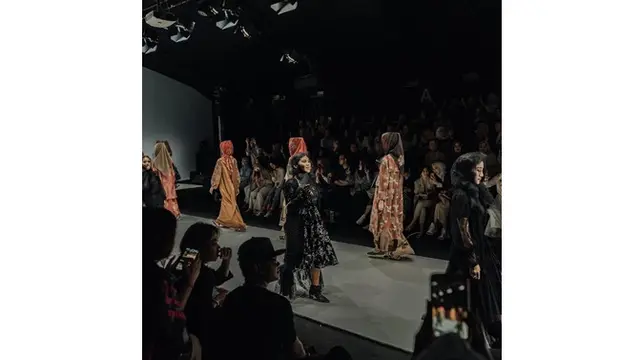 Tampil Beda, Ini 6 Pesona Rosa Meldianti dalam Jakarta Fashion Week 2019