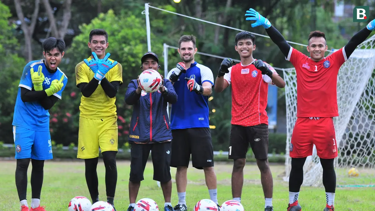Kiper Arema