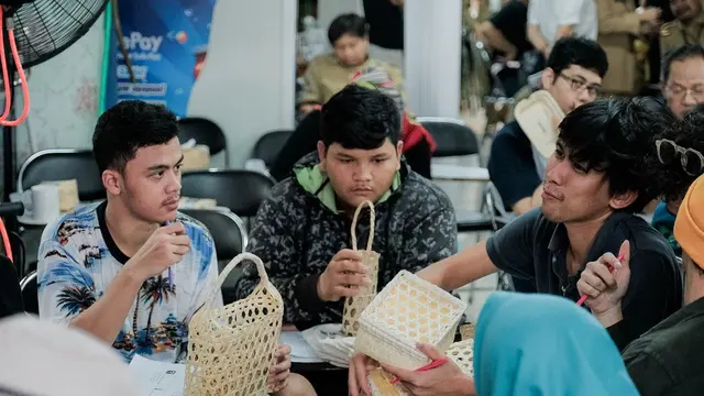 Diary Fimela: Tiza Mafira, Sosok Dibalik Gagasan Kantong Plastik Berbayar