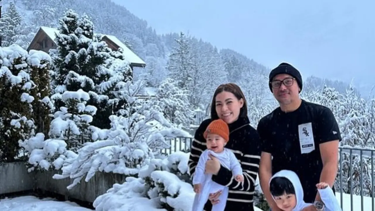 7 Potret Tampan Elhanan Lasroha Putra Bungsu Sammy Simorangkir dan Viviane (instagram/sammysimorangkir, instagram/viv_viviane)