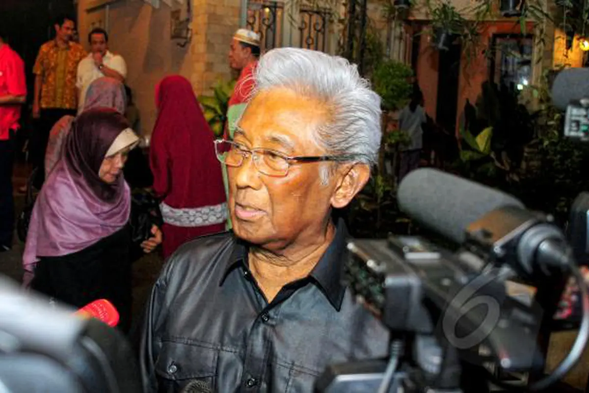 Adnan Buyung Nasution