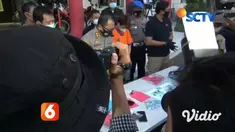 Pelaku tak lain adalah Mahasiswa Teknik Sipil semester dua, di salah satu kampus di Surabaya, yang sengaja menyewa jasa layanan pijat plus-plus korban, melalui jejaring sosial facebook. Pelaku tega menghabisi nyawa korban, lantaran kesal karena dimin...