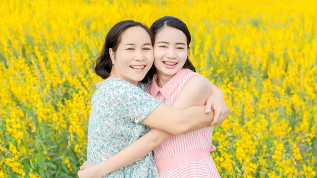 cinta ibu dan pelukan hangat