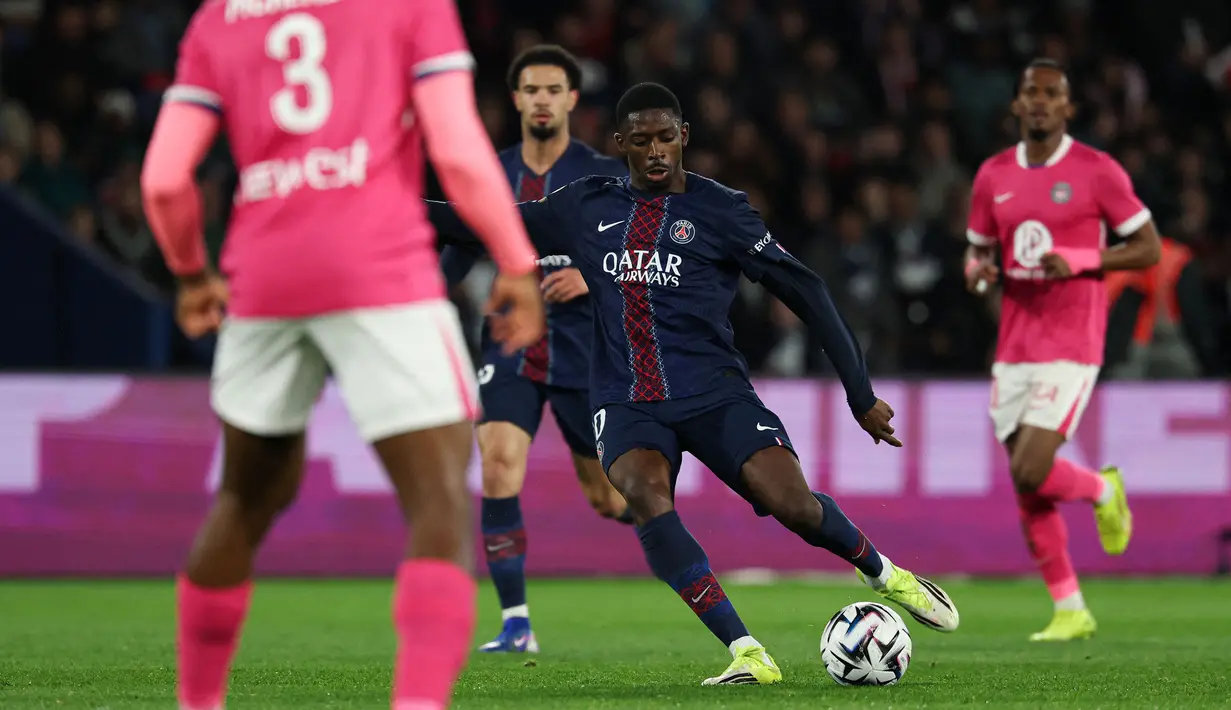 Dembele menjadi keran gol Les Parisiens melalui gol cantik dari luar kotak penalti pada menit ke-23. (AFP/Anne-Christine Poujoulat)