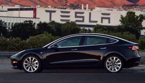 Tesla Model 3, mobil listrik ketiga Tesla siap dikirim ke konsumen. (Carscoops)