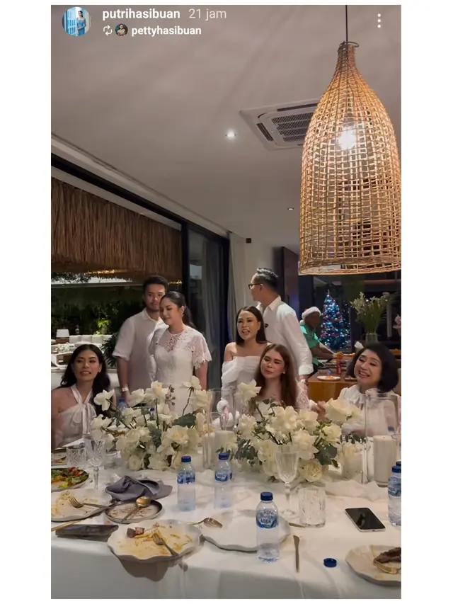 7 Potret Jessica Mila Rayakan Natal Bersama Keluarga Besar Hasibuan, Serba Putih