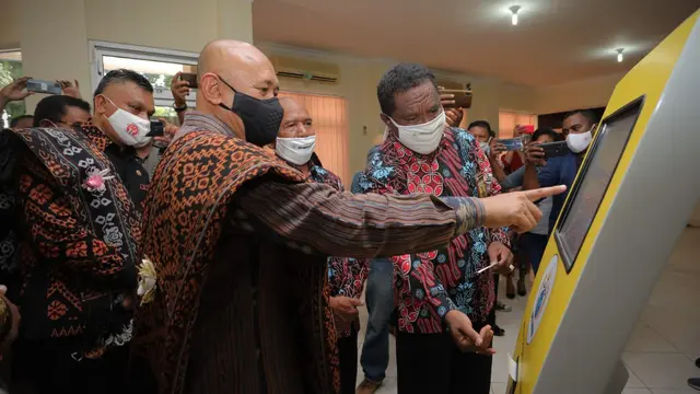 Menteri Koperasi dan UKM Teten Masduki menghadiri Peluncuran Digitalisasi Laporan Keuangan bagi UMKM di Maumere
