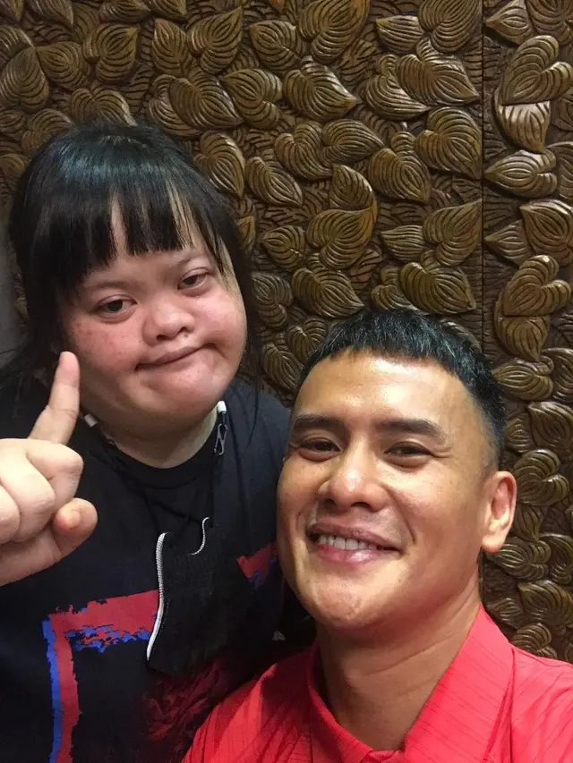 7 Potret Kebersamaan Choky Sitohang dan Adik Bungsunya yang Jarang Tersorot