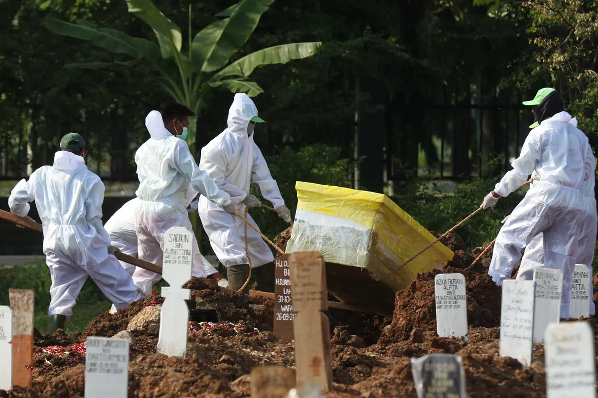 Lebih dari 2.145 Jenazah Dimakamkan dengan Protokol COVID-19 di TPU Tegal Alur