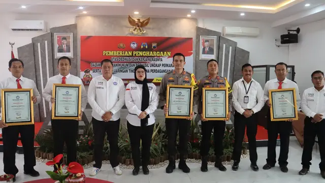 TRC PPA menganugerahkan penghargaan kepada Polres Pemalang usai membongkar kasus TPPO dengan jumlah korban ratusan orang. (Foto: Liputan6.com/Humas Polres Pemalang)