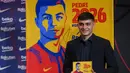 Pedri. Pemain muda Barcelona dan timnas Spanyol ini meraih trofi Golden Boy edisi 2021 usai menyisihkan gelandang muda Borussia Dortmund, Jude Bellingham. Penampilan memikatnya bersama Timnas Spanyol di Euro dan Olimpiade tahun 2020 menjadi pembuktian kualitasnya. (AFP/Lluis Gene)