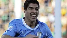 Selebrasi striker Uruguay, Luis Suarez setelah mencetak gol ke gawang Meksiko di penyisihan Grup A PD 2010 di Royal Bafokeng Stadium, Rustenburg, 22 Juni 2010. Uruguay unggul 1-0. AFP PHOTO / OMAR TORRES 