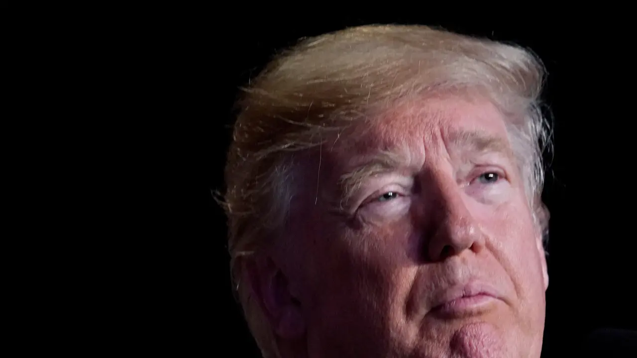 Ekspresi Donald Trump Saat Hadiri National Prayer Breakfast