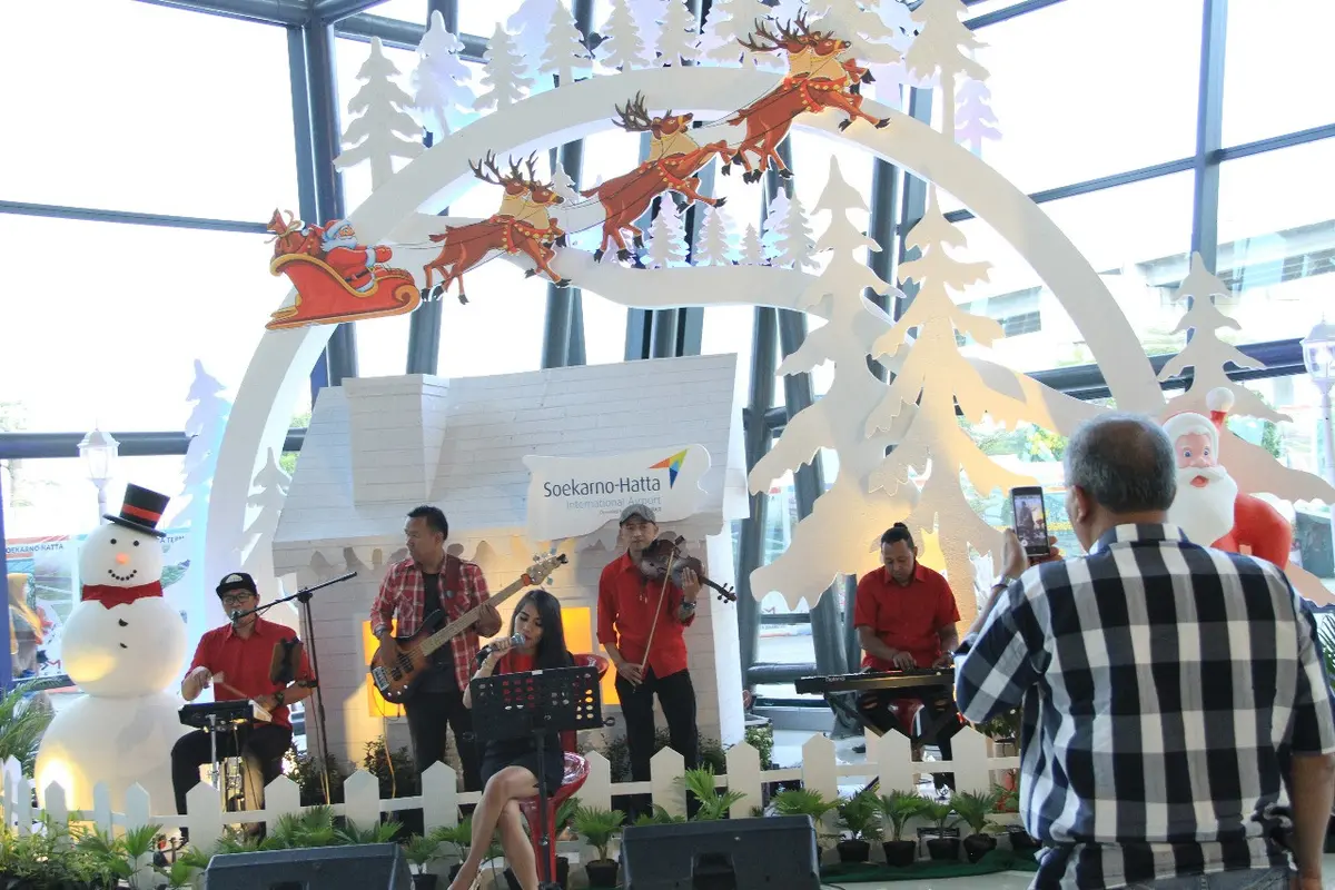 Suasana Natal di Bandara Soekarno-Hatta