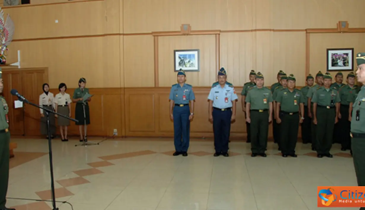 Citizen6, Cilangkap: Wakapuspen TNI Brigjen TNI Suratmo, secara resmi menutup Penataran Penulisan Opini untuk Perwira dan PNS TNI TA. 2012, bertempat di Aula Balai Wartawan Puspen TNI, Mabes TNI Cilangkap, Jakarta. (Pengirim: Badarudin Bakri)