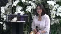 Novelis muda Indonesia, Natasha Sondakh, dalam peluncuran buku She Smells of Turmeric. (Liputan6.com/Dinny Mutiah)