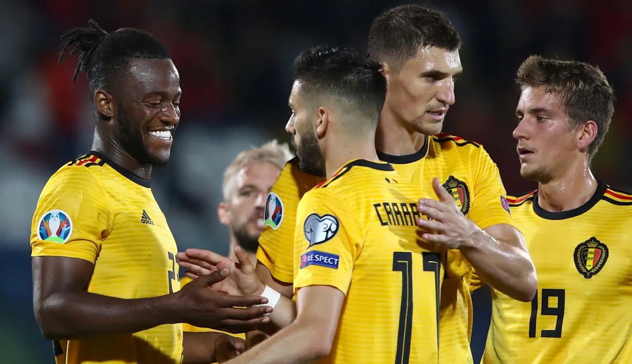 Para pemain Belgia merayakan gol yang dicetak Michy Batshuayi ke gawang San Marino pada laga Kualifikasi Piala Dunia 2022 di Olympic Stadium, Serravalle, Jumat (6/9). San Marino kalah 0-4 dari Belgia. (AFP/Isabella Bonotto)