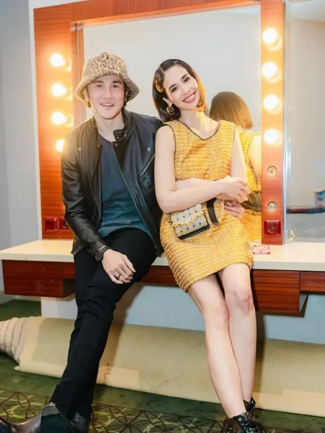 Vino G Bastian baru saja merayakan hari jadi pernikahan yang ke-11. Di momen tersebut, sang aktor pun memberikan kata cinta untuk sang istri