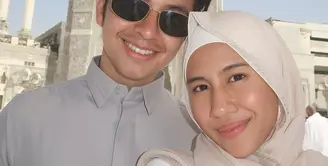 Shenina Cinnamon dan Angga Yunanda rayakan hIdul Fitri di Tanah Suci. [Foto: Instagram/ Shenina Cinnamon]