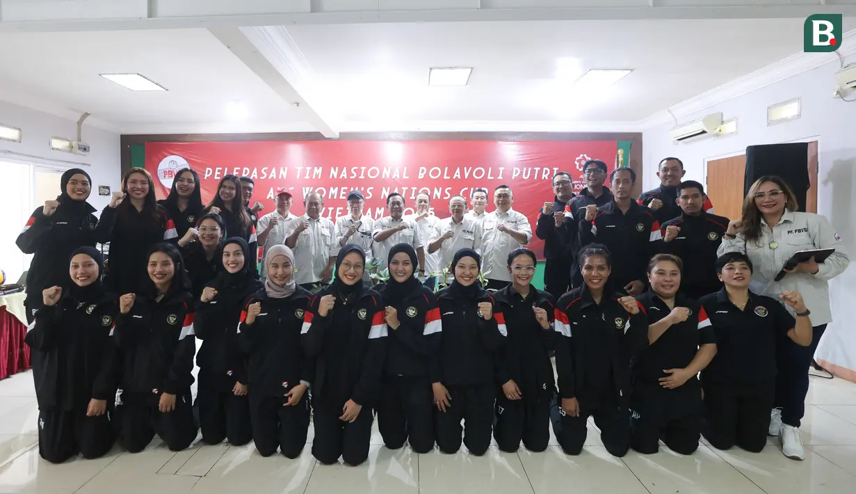 Timnas Voli Putri Indonesia foto bersama saat acara pelepasan pemain untuk mengikuti ajang AVC Nations Cup 2025 di Padepokan Bola Voli Jenderal Polisi Kunarto, Sentul, Bogor. Rabu (4/6/2025). (Bola.com/M Iqbal Ichsan)