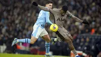 Manchester City dipaksa bermain imbang oleh Tottenham 3-3. (AP Photo/Dave Thompson)