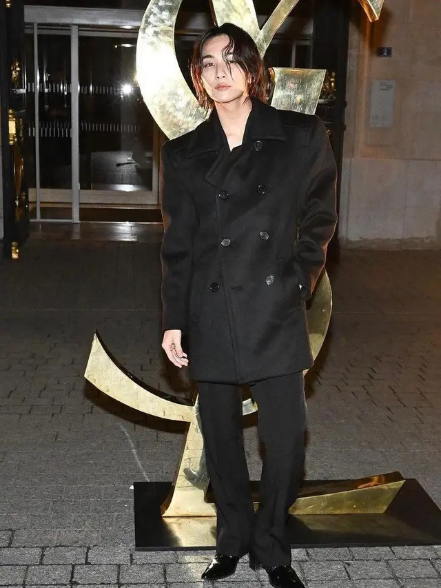 6 Gaya Seleb Hadiri Fashion Show Saint Laurent di Paris, Jenna Ortega-Jeonghan SEVENTEEN