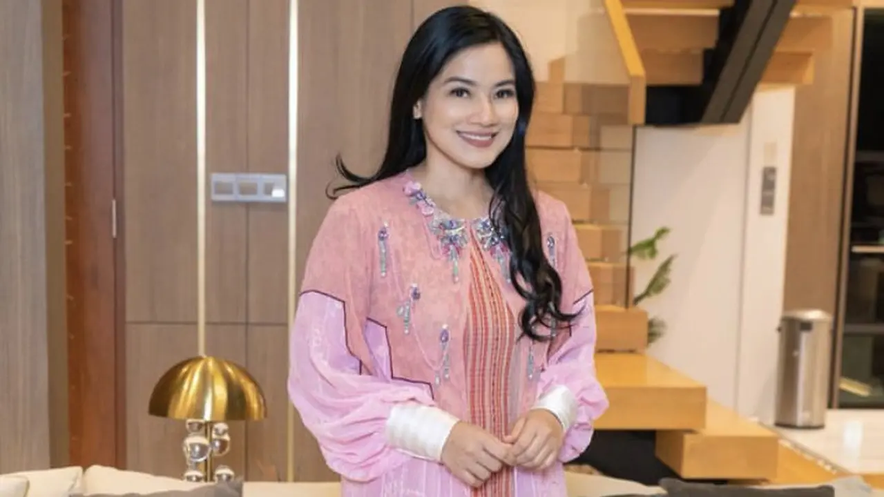 Inspirasi Busana Lebaran dan Halal Bihalal dari Titi Kamal