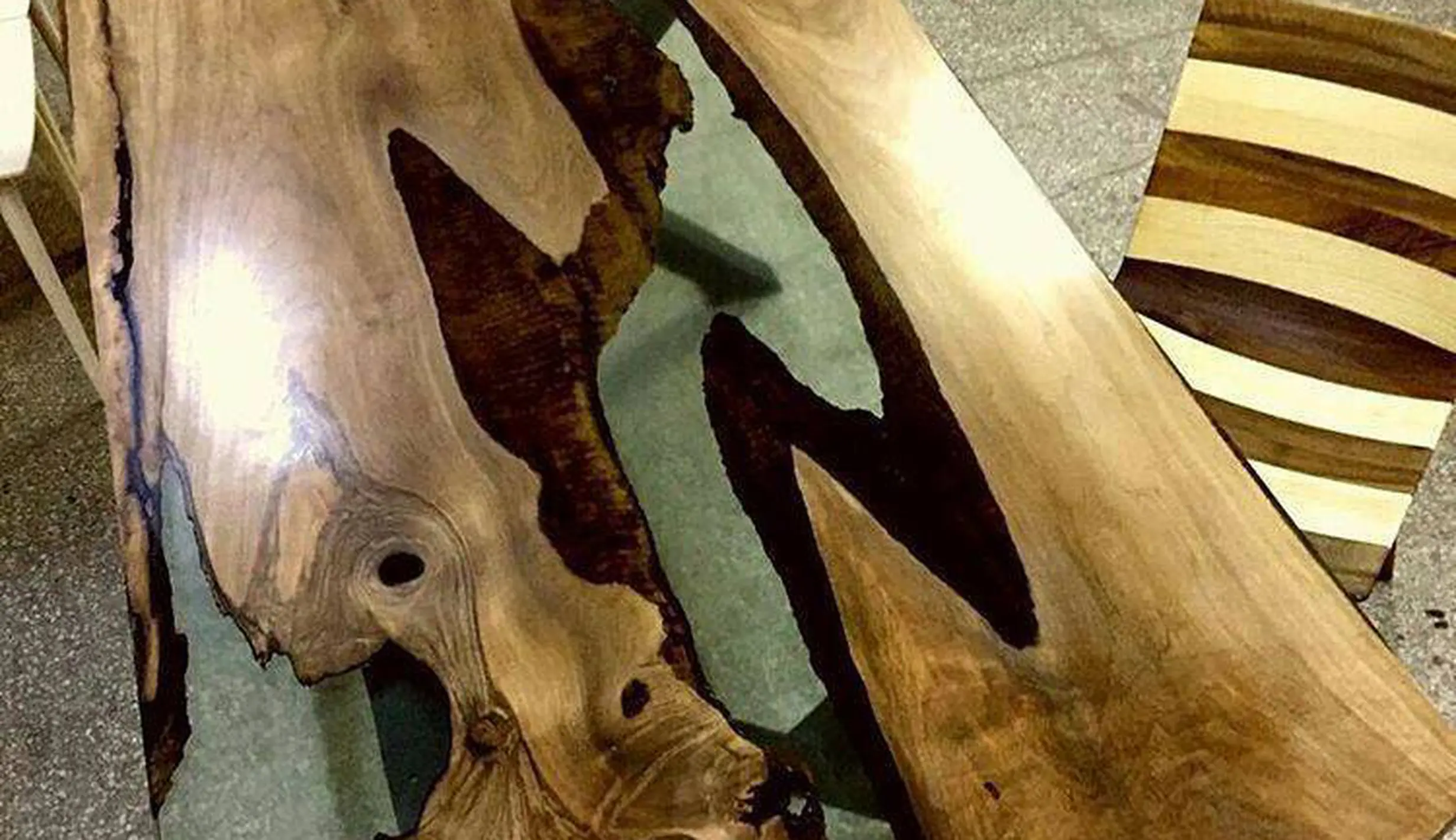 Desain Meja Unik Bikin Suasana Rumah Makin Epik & Menarik