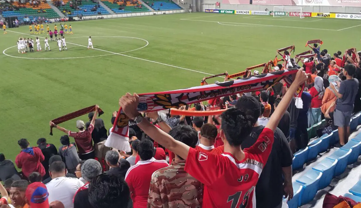 Pengalaman away days bersama bayi delapan bulan berakhir menyenangkan, tentunya selain stadion yang nyaman adalah hasil kemenangan 4-2 yang sukses ditorehkan Persija. (Bola.com/Mustopha)