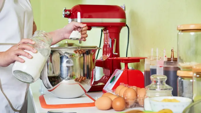 Ilustrasi stand mixer/freepik.com/pressfoto