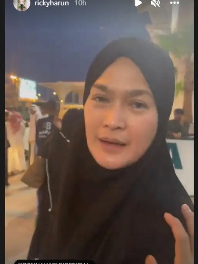 Donna Harun pertama kali pergi umrah (Foto: Instagram @rickyharun)