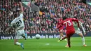 Pemain 17 tahun tersebut juga sukses melesatkan gol pembuka untuk Liverpool pada menit ke-36 melalui tendangan indahnya. (AFP/Andy Buchanan)