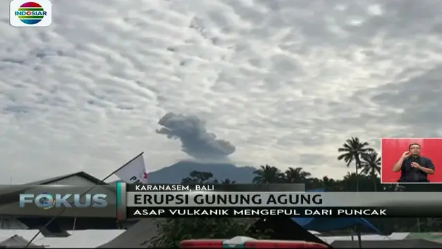 Detik-Detik Gunung Agung Lontarkan Material Vulkanik