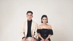 Wika Salim & Max Adam Kamil Unggah Foto Berlatar Biru, Hari H Sudah Dekat?