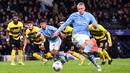 Pemain Manchester City, Erling Haaland mencetak gol pertama timnya ke gawang Young Boys melalui tendangan penalti pada laga lanjutan Grup G Liga Champions 2023/2024 di Etihad Stadium, Manchester Inggris, Rabu (08/11/2023) WIB. (AFP/Oli Scarff)