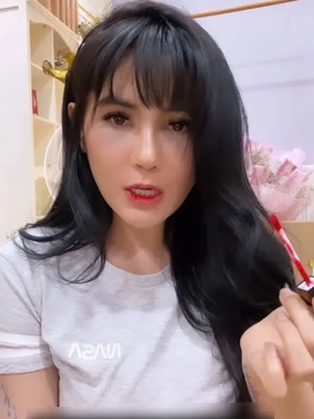 Akui Menyesal, Ini 6 Potret Terbaru Angela Lee Usai Operasi Plastik