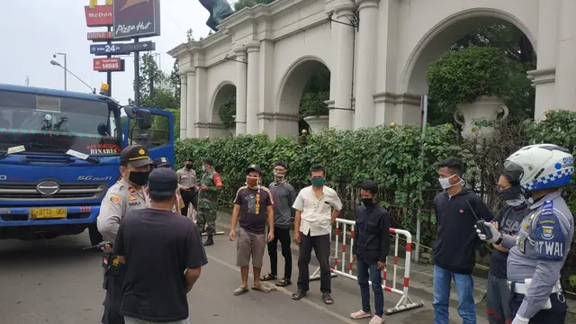 Nekad Mudik ke Rangkas Bitung, Tujuh Orang ini Numpang Truk Kontainer