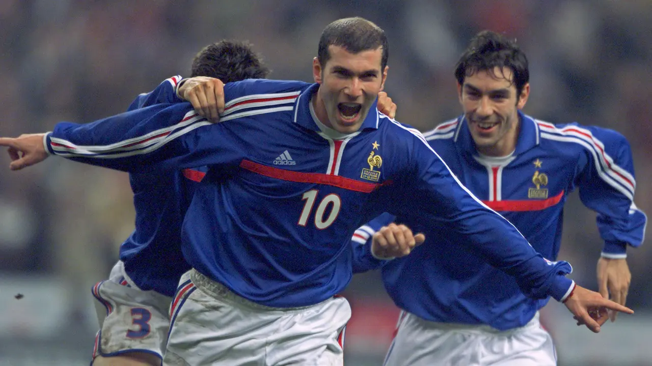 Foto Piala Eropa: Profil Legenda Zinedine Zidane, Seniman Sepak Bola dari Prancis.