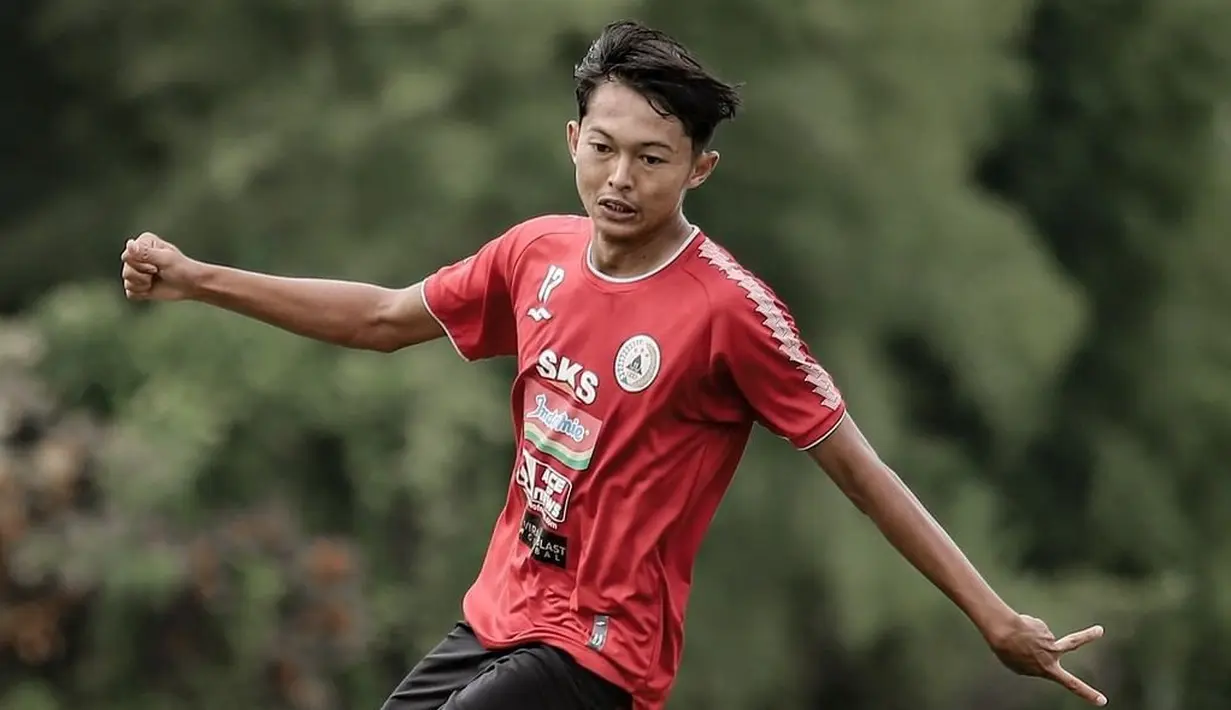 Penyerang anyar PSS Sleman, Riki Dwi Saputro mampu membuktikan dirinya sebagai pemain yang layak diperhitungkan oleh STY. Pemain 26 tahun itu berhasil menorehkan 2 gol dan 2 assist meski tak bermain penuh dalam tiga pertandingannya di BRI Liga 1 2021/22. (Dok. PSS Sleman)