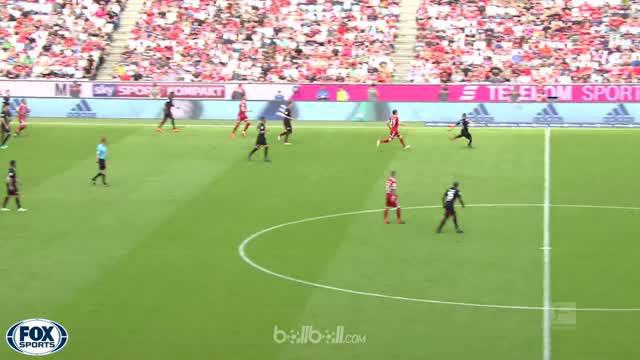 Bayern Munich yang mengistirahatkan sebagian besar pemain bintangnya sukses meraih kemenangan telak 4-1 atas Eintracht Frankfurt d...