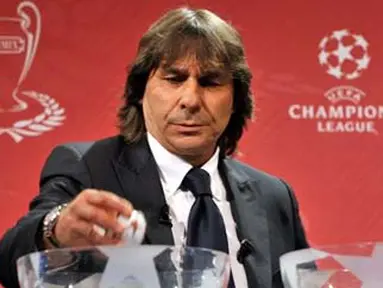 Mantan pemain Italia, Bruno Conti, saat acara pengundian babak perempat final Liga Champions yang berlangsung di markas besar UEFA di Nyon, 20 Maret 2009. AFP PHOTO / FABRICE COFFRINI 