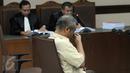 Terdakwa kasus dugaan korupsi pengadaan UPS, Alex Usman saat Sidang Tuntutan di Pengadilan Tipikor, Jakarta, Kamis (3/3/2016). JPU menuntut hukuman 7 tahun dengan denda Rp 500 juta subsider 6 bulan kurungan. (Liputan6.com/Helmi Afandi)