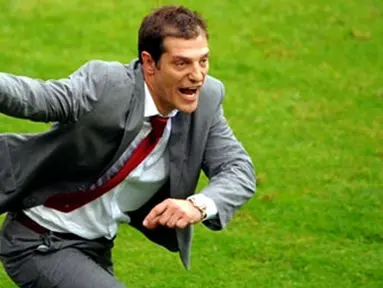 Croation national football team coach Slaven Bilic celebrates after Darijo Srna scored the opening goal against Germany during their Euro 2008 Championships Group B match on June 12, 2008 at Woerthersee stadium in Klagenfurt. AFP PHOTO/VINCENZO PINTO