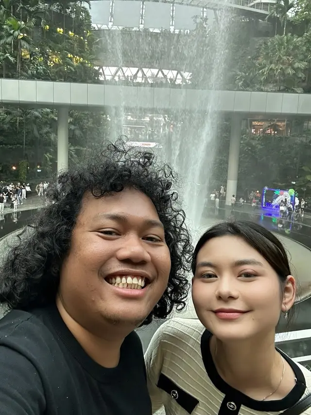 Batal Nyalon di Pilkada, Ini 7 Momen Marshel Widianto Liburan Bareng Istri